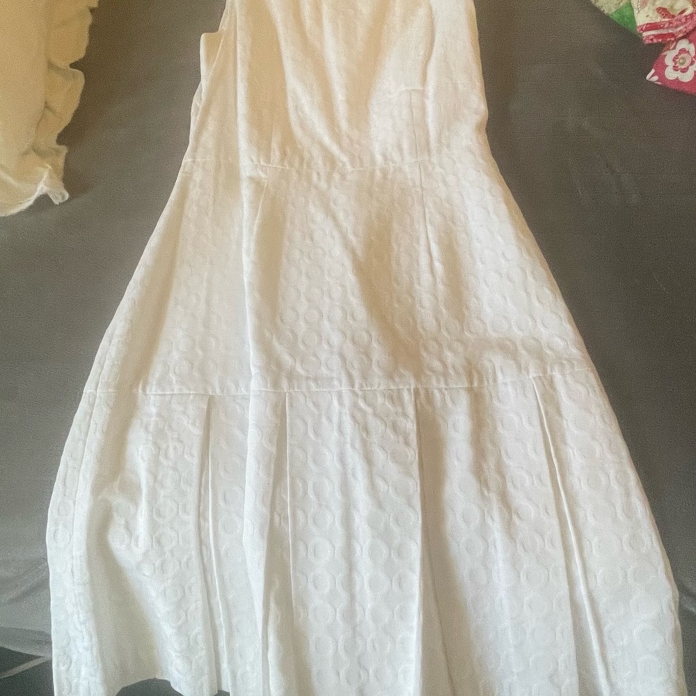 Sleeveless white dress! - Picture 2 of 3
